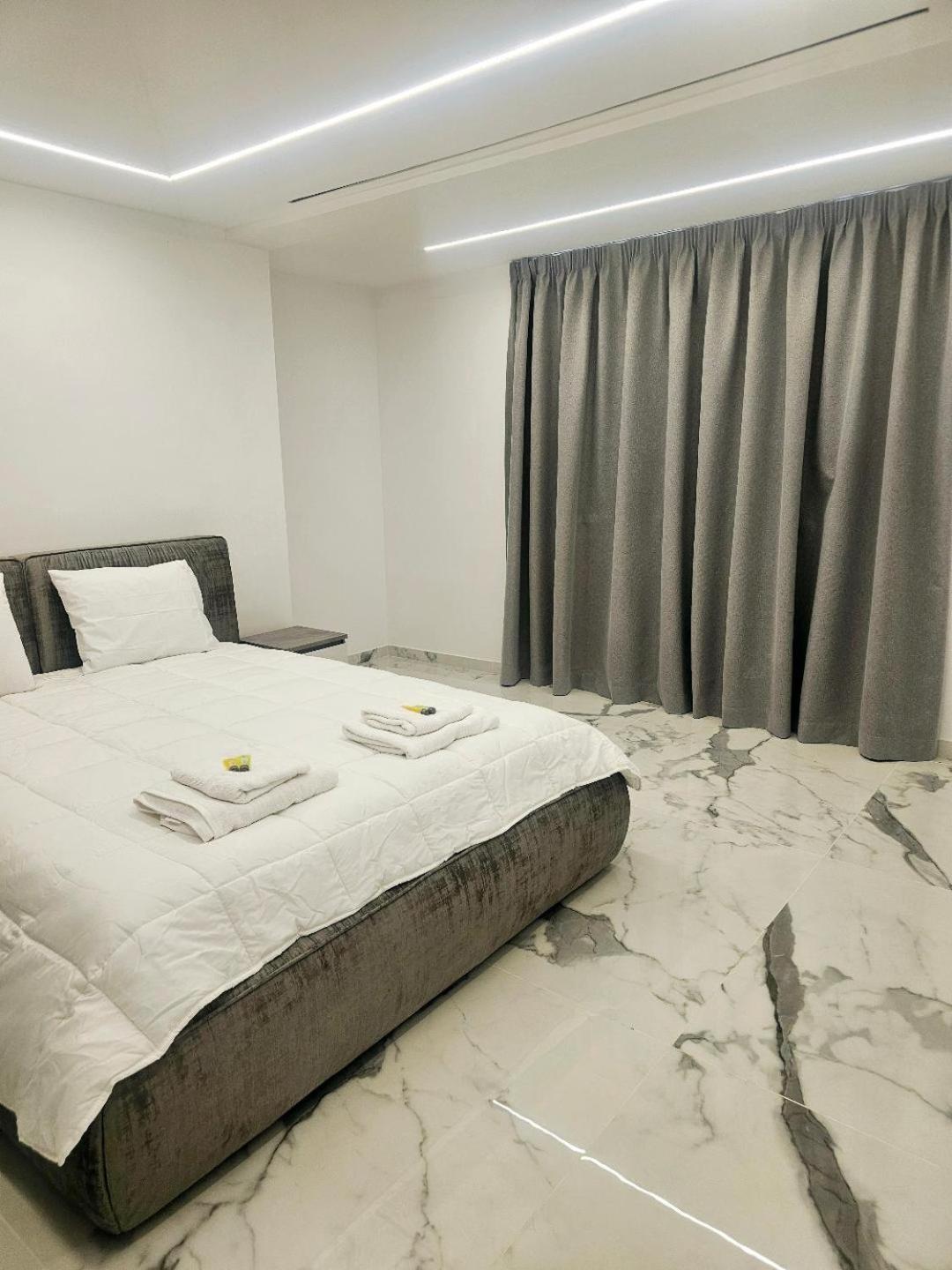Deluxe Apartment Pafos Dış mekan fotoğraf